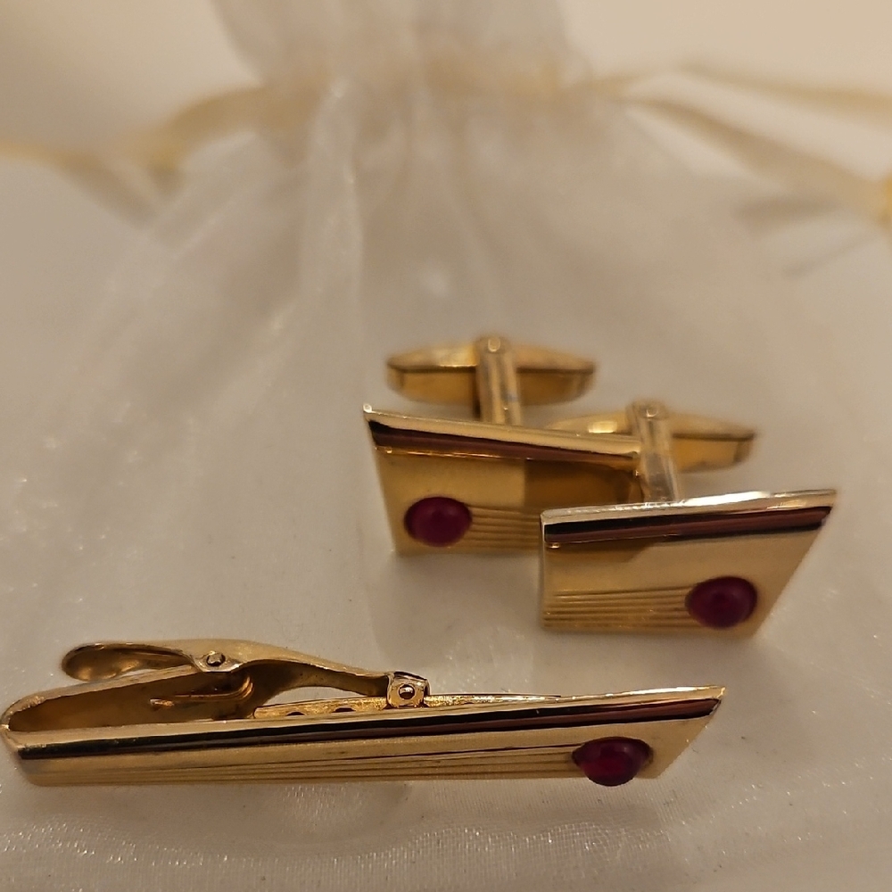 Elegant Gold Cufflinks and Tie Bar Set with Ruby Accents